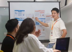 企业HUATIHUI.COM策略的实施步骤与建议